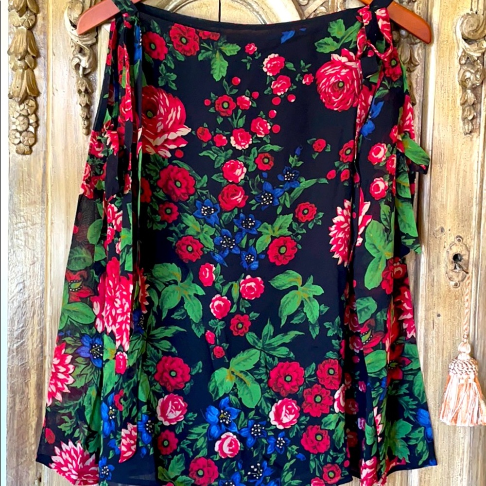 CLub Monaco Floral Blouse Ties shoulder